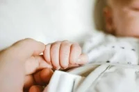 Новорождённых могут разрешить регистрировать по месту жительства родителей