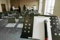 Бизнесмену даст совет и писатель, и поэт