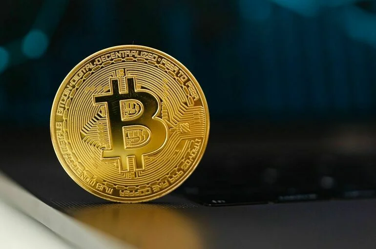Стоимость биткойна впервые с июля упала ниже 35 тысяч долларов 