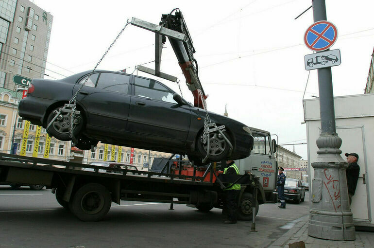 В Подмосковье хотят эвакуировать неправильно припаркованные авто без участия ГИБДД