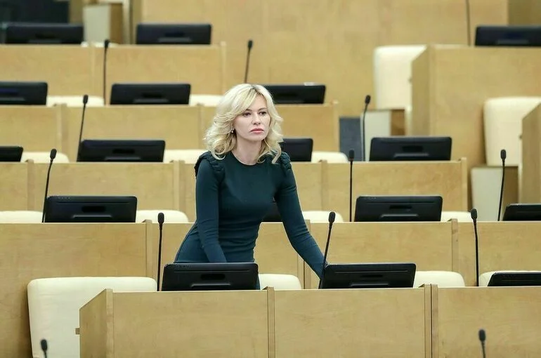 Депутат призвала допустить в социальные учреждения волонтеров