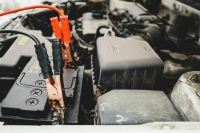 Как продлить срок службы аккумулятора во время простоя машины
