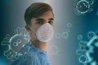 Врач рассказал о редком осложнении COVID-19,  характерном для подростков