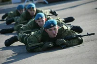 Солдатам-срочникам хотят разрешить служить в ФСБ