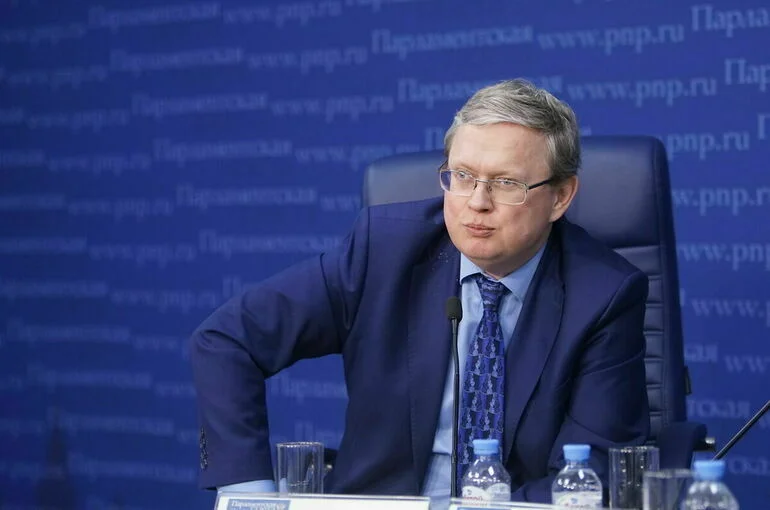 Делягин рассказал, как в 90-е Россия получала кредиты Международного валютного фонда
