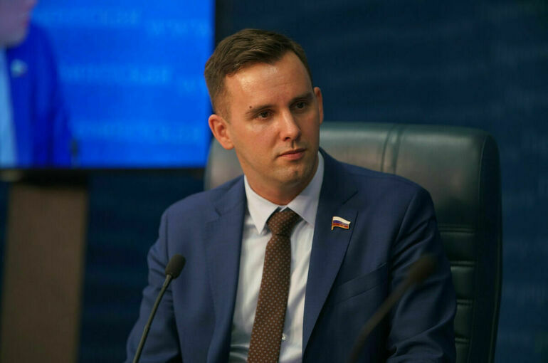 Запрет на использование банкнот евро не нанесёт урон экономике, считает Демин 