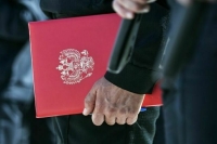 Гражданских служащих хотят обязать приносить присягу