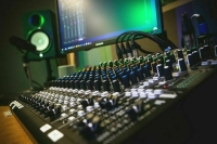 Радиостанция и сайт «Эхо Москвы» прекратят работу