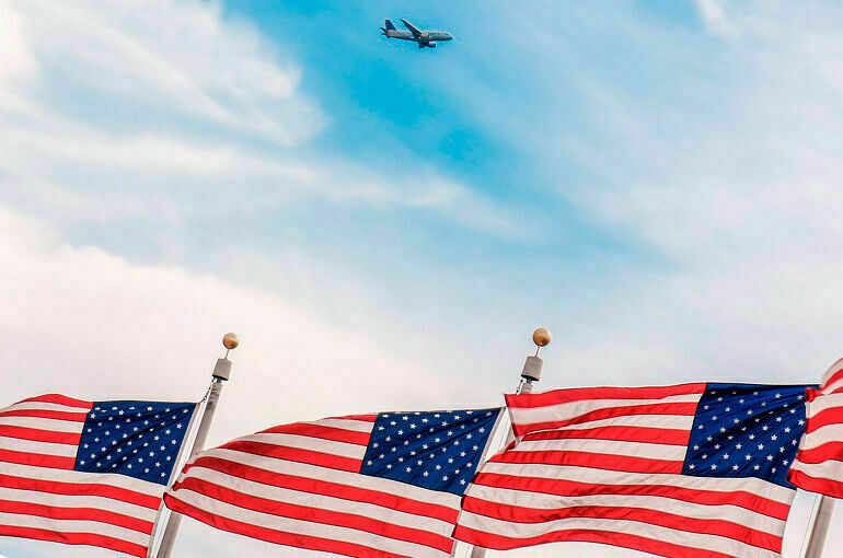 США предписали самолетам РФ к утру покинуть их воздушное пространство 