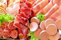 Цена докторской колбасы на Украине превысила 1,5 тысячи рублей 