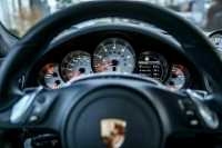 Компания Porsche остановила поставки автомобилей в Россию