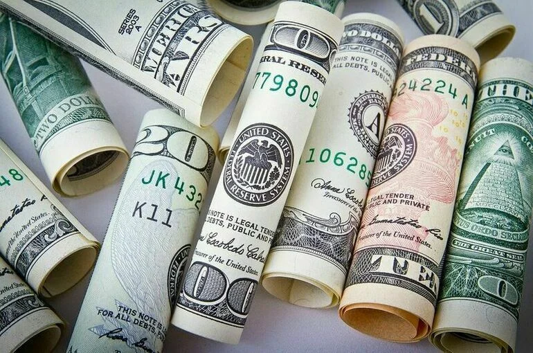 Центробанк понизил курс доллара на 5 марта