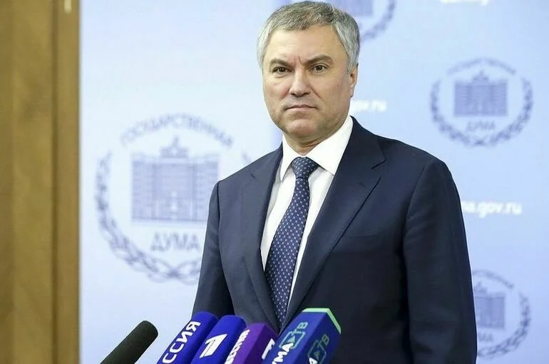 Володин: Зеленский покинул Украину, он в Польше