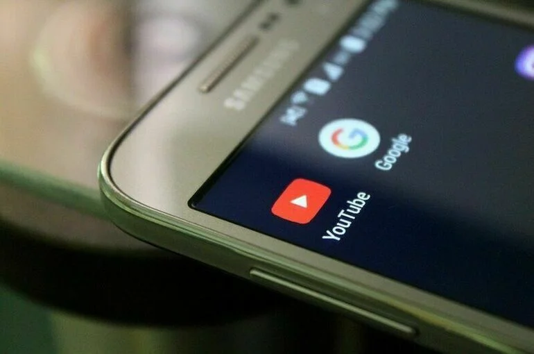 Samsung приостанавливает поставки телефонов и чипов в Россию