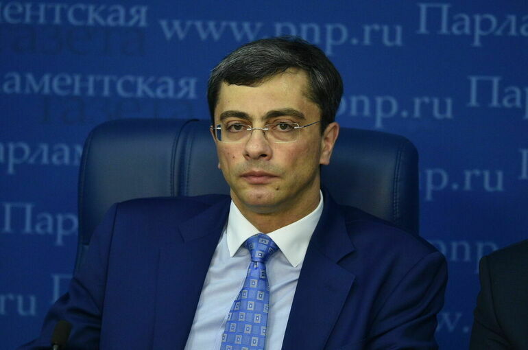 Гутенев считает, что россияне не станут закупать большие партии товаров