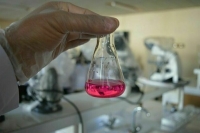 В Китае рассказали о военных биолабораториях США на Украине и в мире