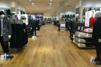 Производитель одежды Uniqlo приостановит деятельность в РФ 