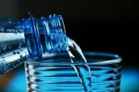 Маркировку воды и молока для фермеров, ресторанов и ретейла предлагают отсрочить