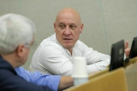 Детей нужно оградить от источников плохой информации, считает Майданов