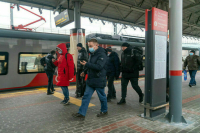 Врач рассказал, кому стоит продолжить носить маски    