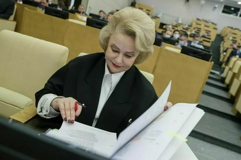 Отпуск по уходу за ребенком предложили продлить до двух лет