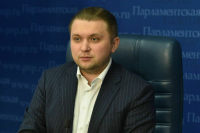 Чернышов предложил выдавать молодым семьям карты для покупки необходимых вещей