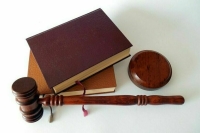 Помощников судей хотят одеть в форму
