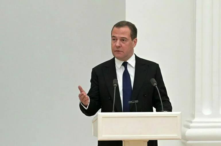 Медведев: Коллапса в экономике РФ не будет
