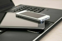 Западные политики требуют от соцсетей блокировать аккаунты российских посольств