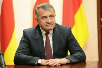 Бибилов высказался за объединение с Северной Осетией в случае вхождения в состав РФ