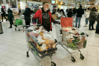 В Петербурге заявили об отсутствии проблем с запасами продуктов