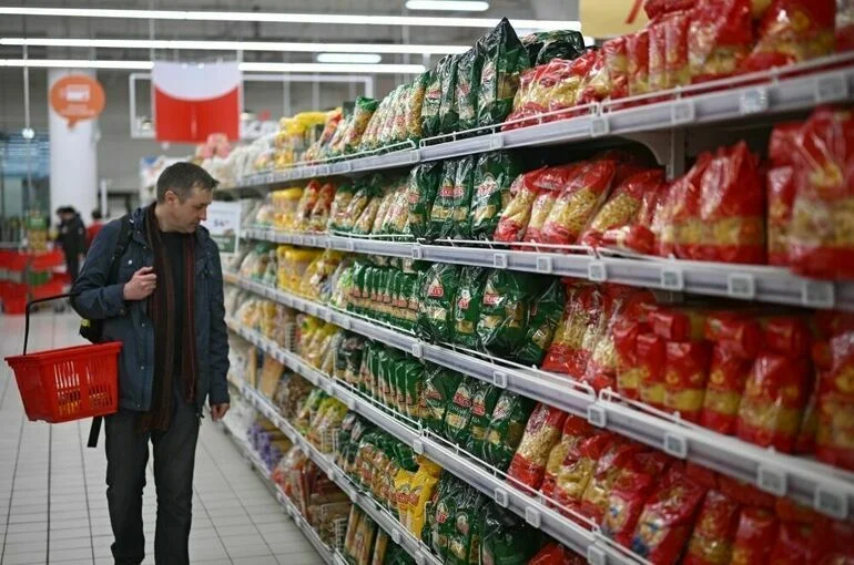 Укрепить рубль, отменить ряд  налогов, нарастить производство