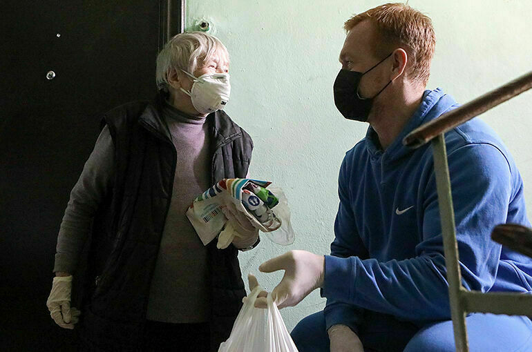 Обслуживание на дому людей с опасными заболеваниями предложили ограничить