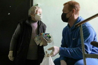 Обслуживание на дому людей с опасными заболеваниями предложили ограничить