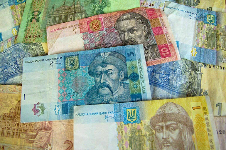 ЦБ пояснил, как поменять гривны на рубли в России