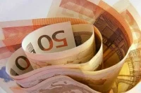 Курс евро впервые с 18 февраля опустился ниже 86 рублей