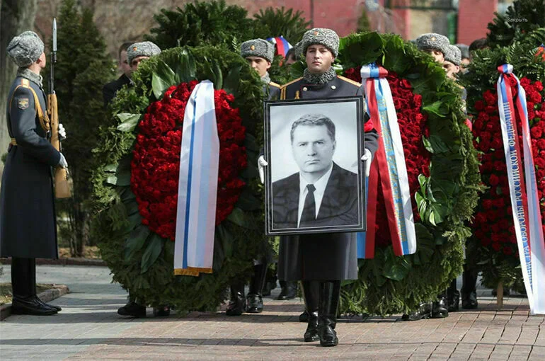 На Новодевичьем кладбище проходит церемония прощания с Владимиром Жириновским