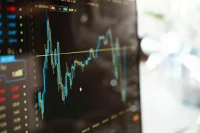 Банк России отменил комиссию в 12% за биржевые сделки с валютой
