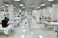 Медикам продолжат выплачивать компенсации за работу с больными COVID-19