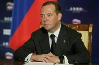 Медведев: Россия должна иметь биометрические данные каждого мигранта