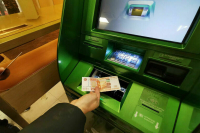 Банкам запретили устанавливать повышенную комиссию при переводах  