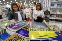 В Госдуме призвали привести школьные программы к единому стандарту