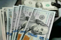 ЦБ установил курс доллара на 22 апреля ниже 75 рублей