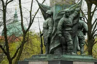 Памятник советским солдатам в германском Потсдаме осквернен неизвестными