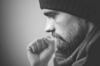 Врач назвал лекарства для лечения сухого кашля