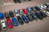 На парковках предлагают выделить места для будущих и многодетных мам