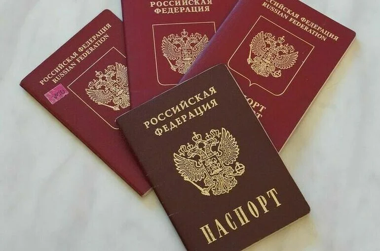 Для детей из многодетных семей предложили отменить пошлину за выдачу паспорта