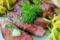 Диетолог рассказал, почему нельзя есть красное мясо ежедневно
