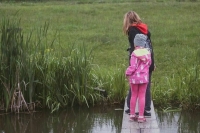 Роспотребнадзор рассказал, как обезопасить ребенка от клещей