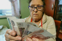 Россиянам за границей разрешили выплачивать пенсию в рублях